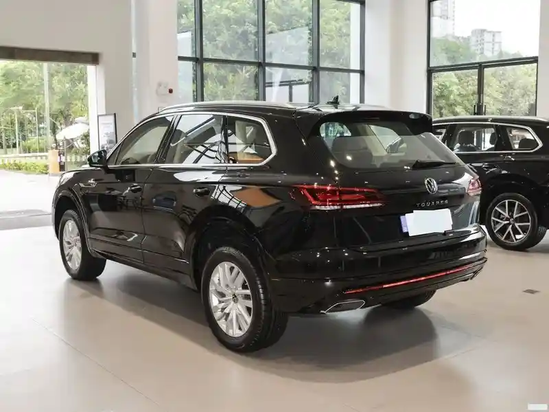 广州鸿粤白云店途锐热销,36.88万起震撼上市