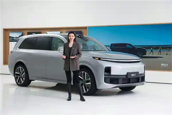 前vivo女神产品经理宋紫薇携AI硬件新作惊艳亮相