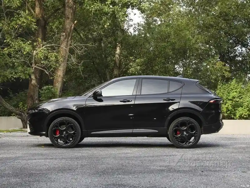 阿尔法·罗密欧Tonale托纳利震撼登场，19.68万起售，性能新势力来袭