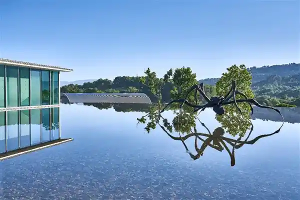 京东旅行冠名UCCA Gala，独家定制游拍出艺术新高度