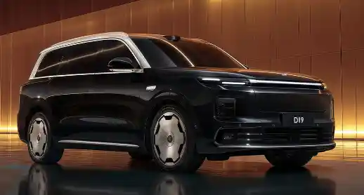 9系豪车新战场：技术分野与品牌突围的极限竞速