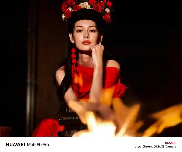 何刚曝光华为Mate 80影像实拍：红枫色彩惊艳全场