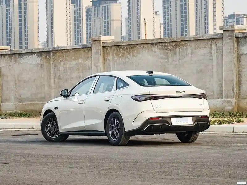 比亚迪海豹06 DM-i 2025款限时让利8000元，安阳迪华4S店豪礼迎客