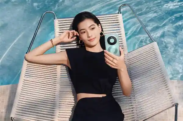 华为Mate 80系列引爆市场：订单爆满，发货排至2026