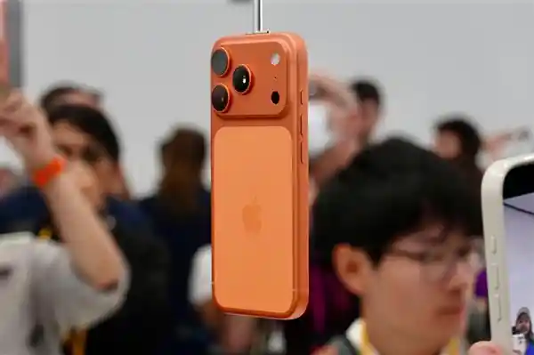 iPhone 17引爆市场 苹果有望登顶全球手机销量榜首