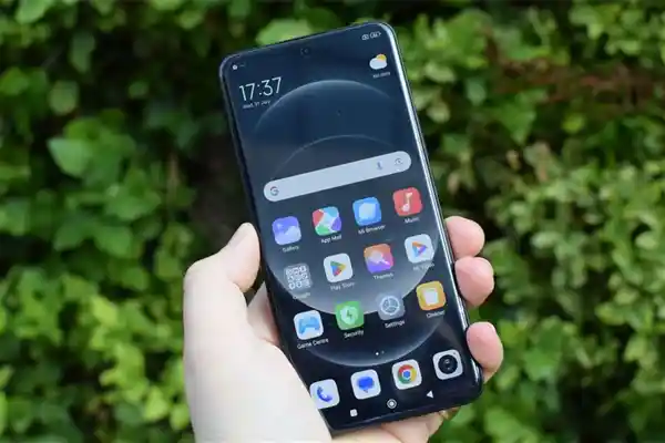 小米17 Ultra震撼曝光：纯平旗舰屏+星际环影像系统，告别副屏迎来极致简约