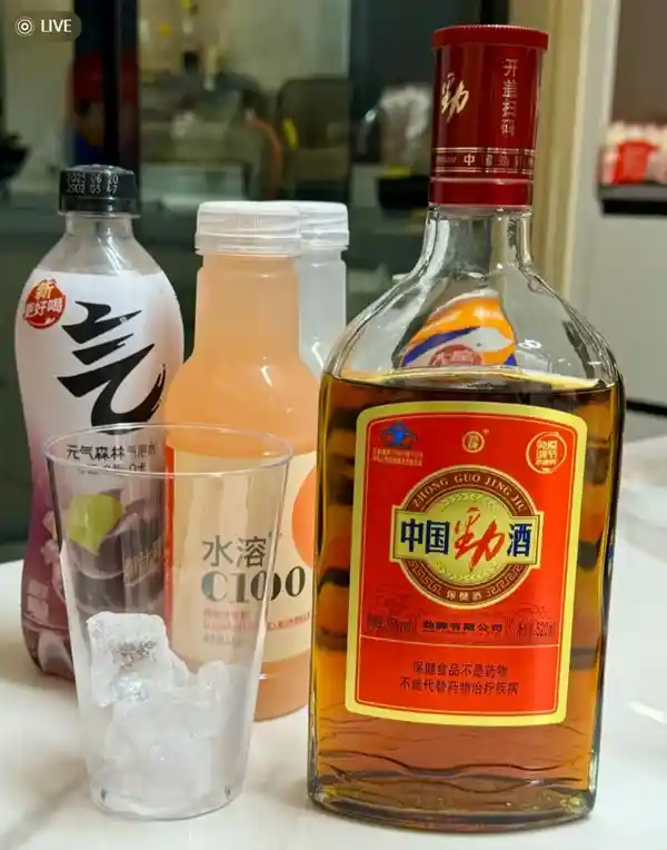 痛经救星?劲酒成年轻女性新宠,网友直呼神奇