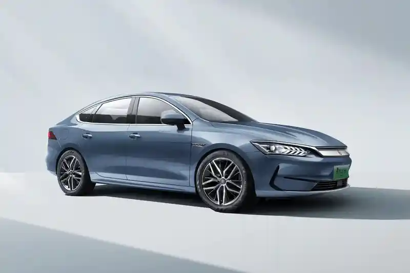 比亚迪秦PLUS耀世登场，最高直降1.2万引热议