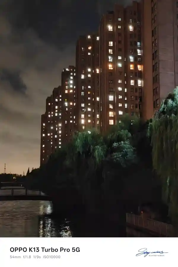 不到2000元带风扇和防水的手机，真能让你上分更快？