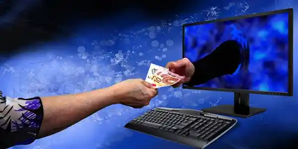 伪造2000张门票玩遍游乐园 女子创意玩法引热议