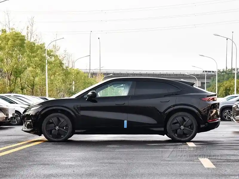 比亚迪宋L EV 2025款震撼降价2万，四驱智驾型广州铭昊城4S店限时抢购