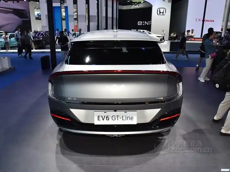 济南金天易莱芜店引爆新能源热潮：起亚EV6 GT-Line EAWD震撼登场，26.28万起售，现可到店抢先体验！