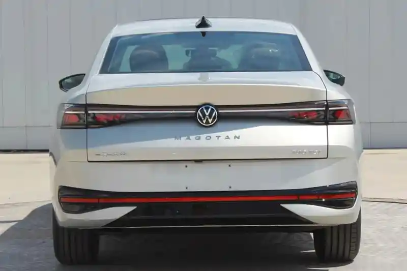 韶关亿华4S店引爆五一购车潮!2025款迈腾改款众享豪华版直降3万元,13.49万起售,限时抢购倒计时!