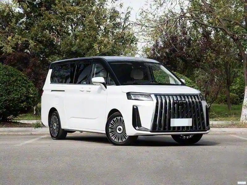 重庆富路锐胜M8新能源震撼上市，2026款增程版引领绿色出行新风尚