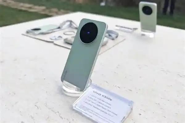 vivo X300s震撼登场！影像AI双突破，4999元起售引爆旗舰新纪元