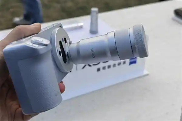 vivo X300 Ultra震撼发布：6999元起，专业V单实力登场